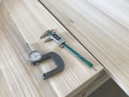 Tablero alistonado o tablas de madera maciza
