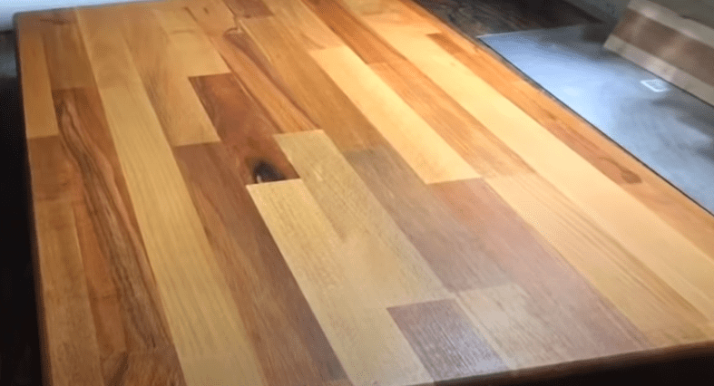 plancha de madera con aceite de linaza